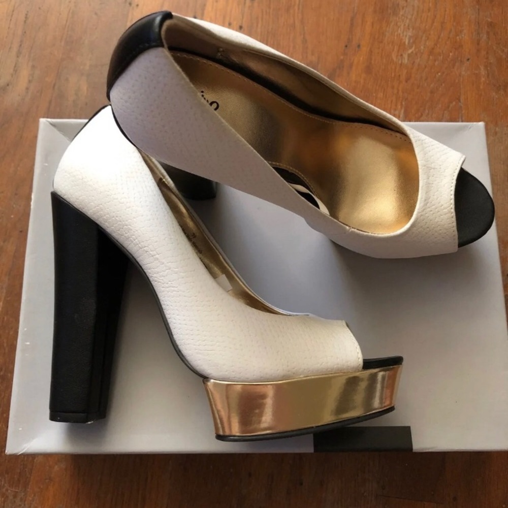 Mossimo Peep toe Pumps heels 7.5